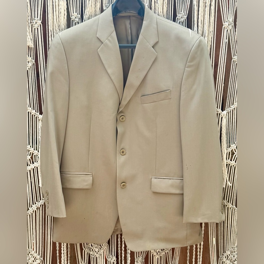 Vintage DKNY Essentials Classic Beige Men's Blazer. Size 41R